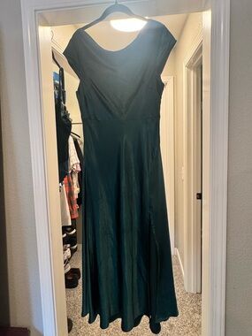 Elegant Dark Green Cap-Sleeve Midi Dress